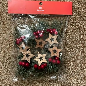 6 Bloom Christmas green floral